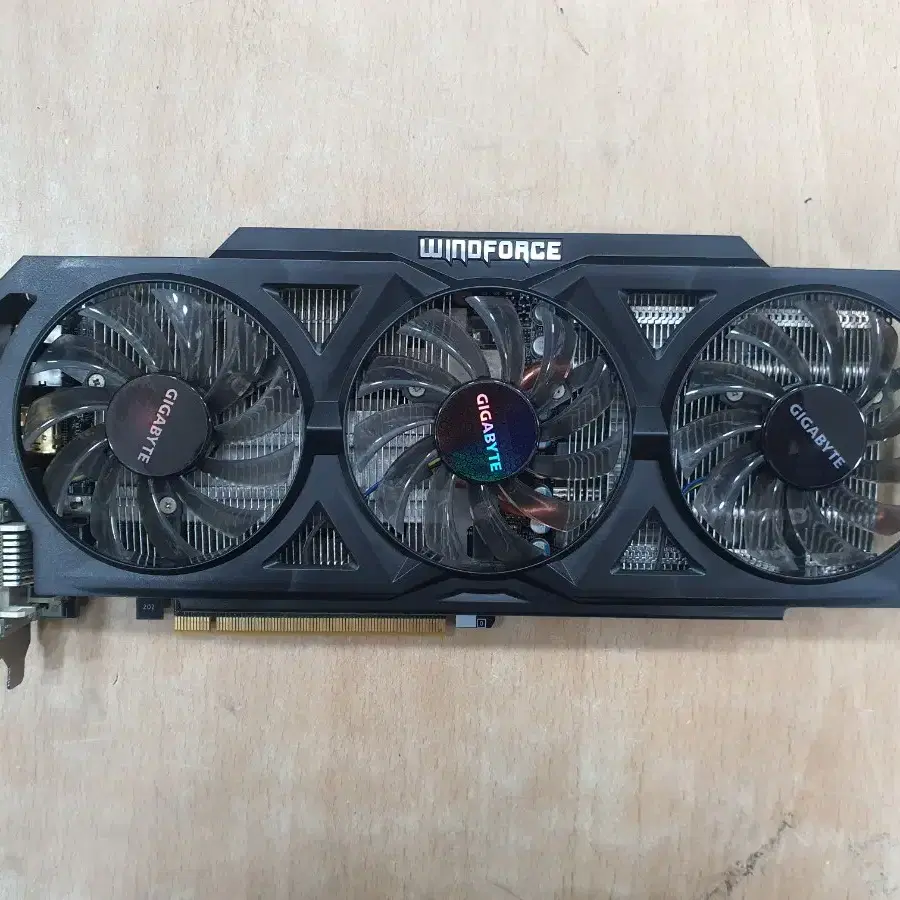 기가바이트 윈드포스 GTX 760 2G 그래픽카드