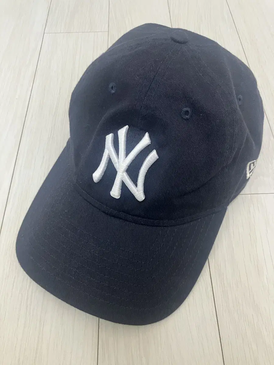 New Era x MoMA New York Yankees Cap Blac