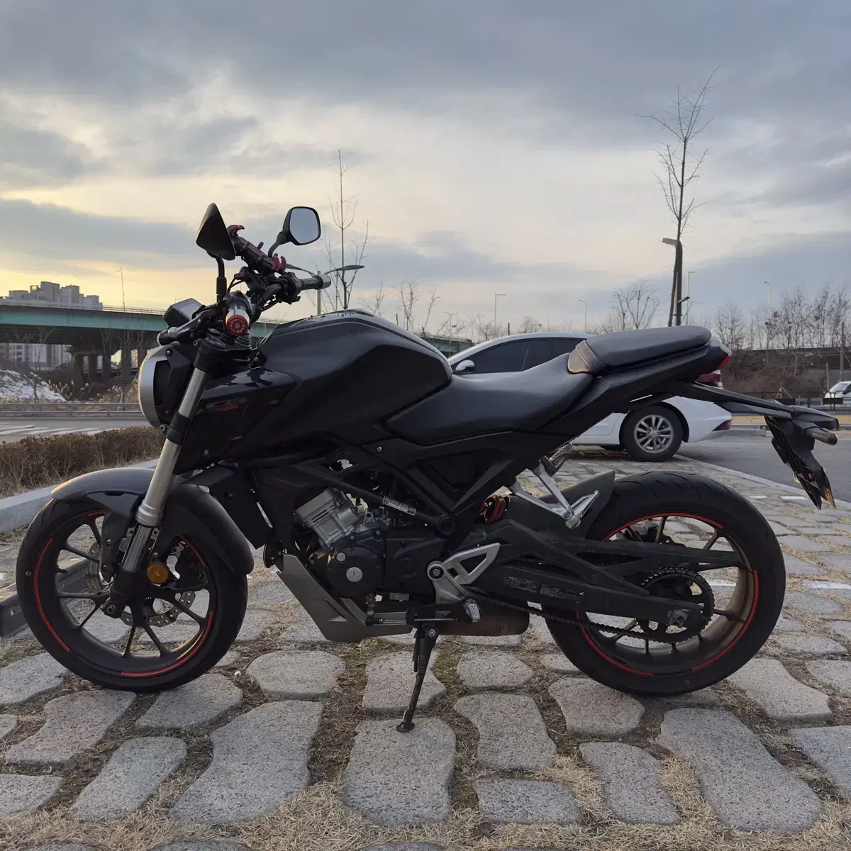 혼다 cb125r 18년식 8천키로