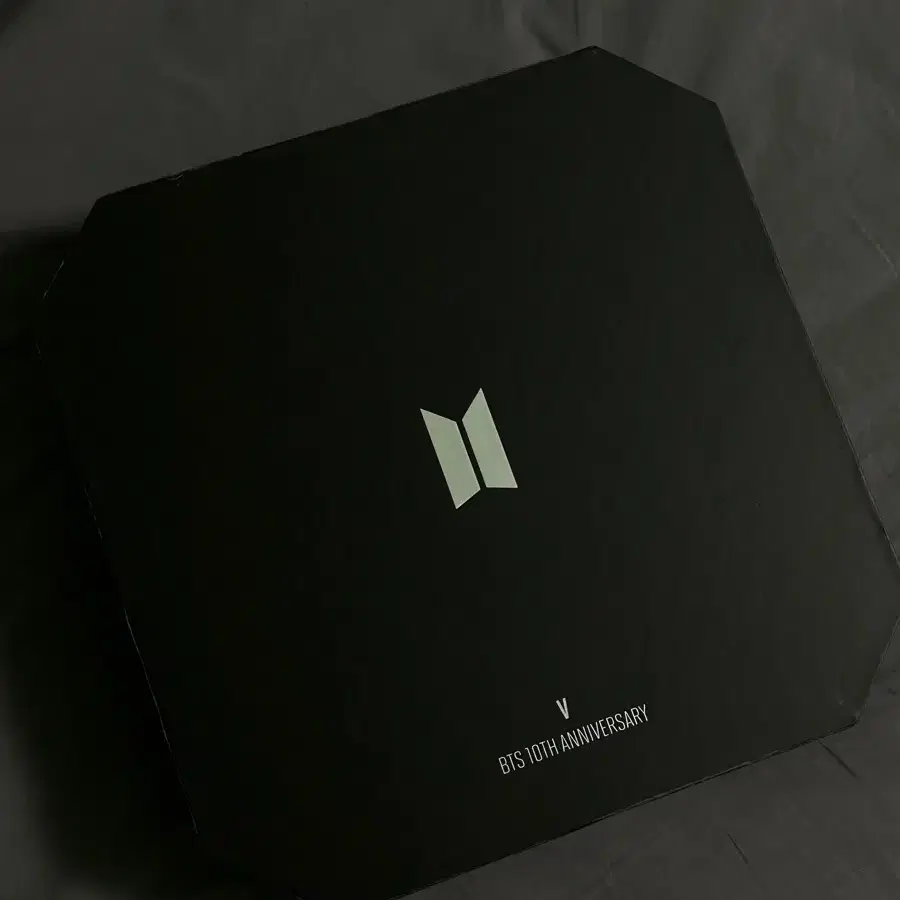 BTS 데뷔 10주년 기념 은메달(뷔)