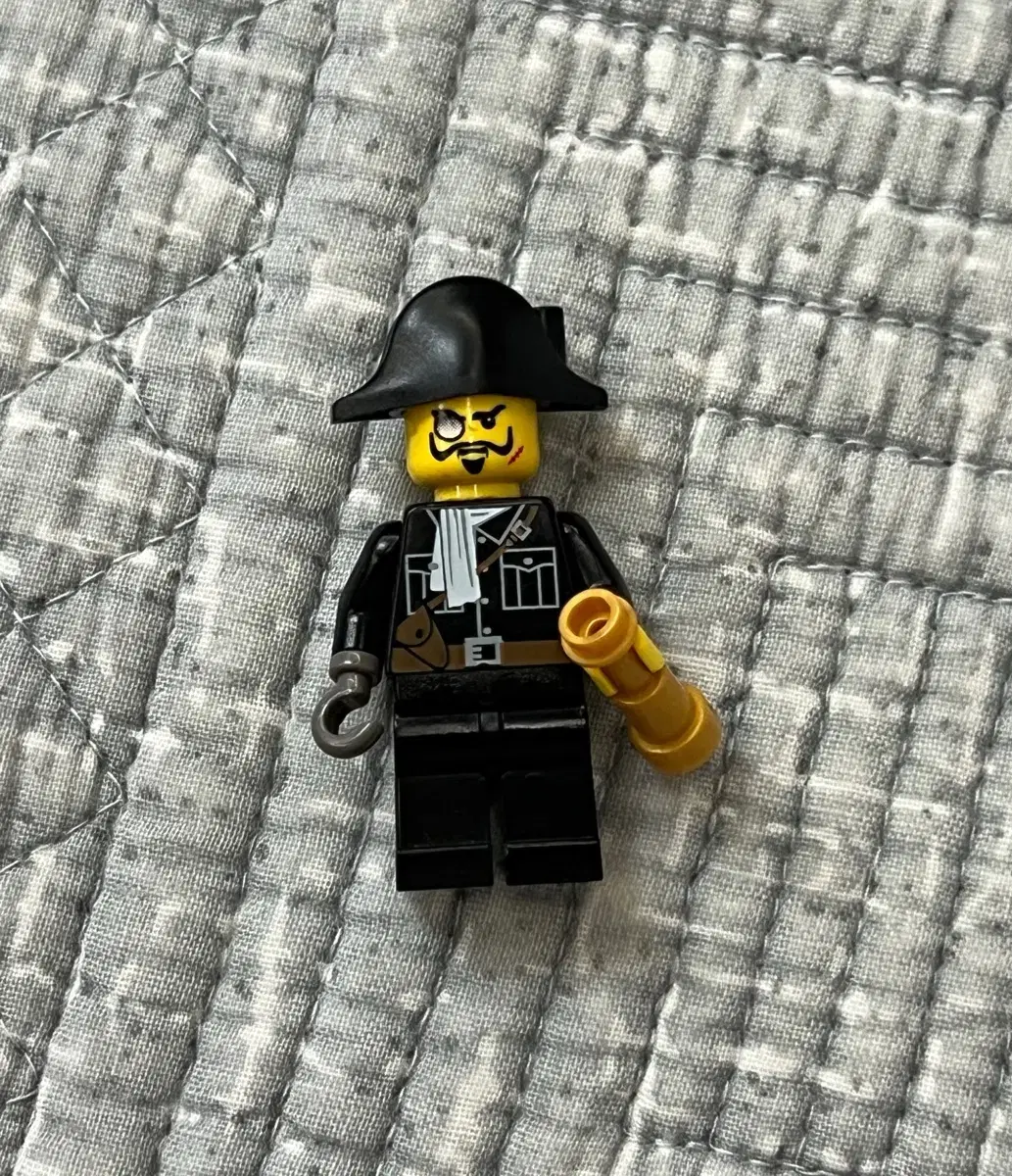 Old LEGO Pirate Minifigure