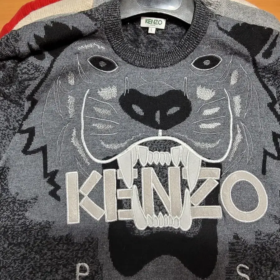 KENZO 겐조 챠콜톤 호랑이디자인 라운드 니트티