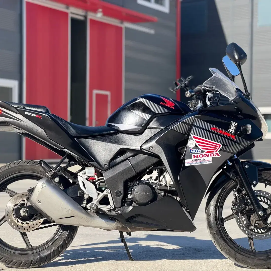 혼다 cbr125r 16년식 2만km 흑마 관리잘된 차량 판매합니다