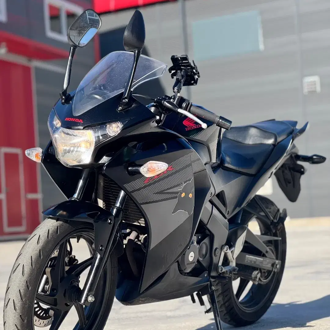 혼다 cbr125r 16년식 2만km 흑마 관리잘된 차량 판매합니다