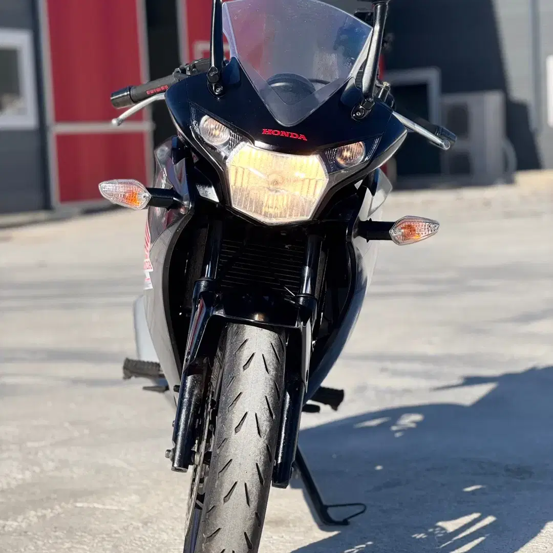 혼다 cbr125r 16년식 2만km 흑마 관리잘된 차량 판매합니다