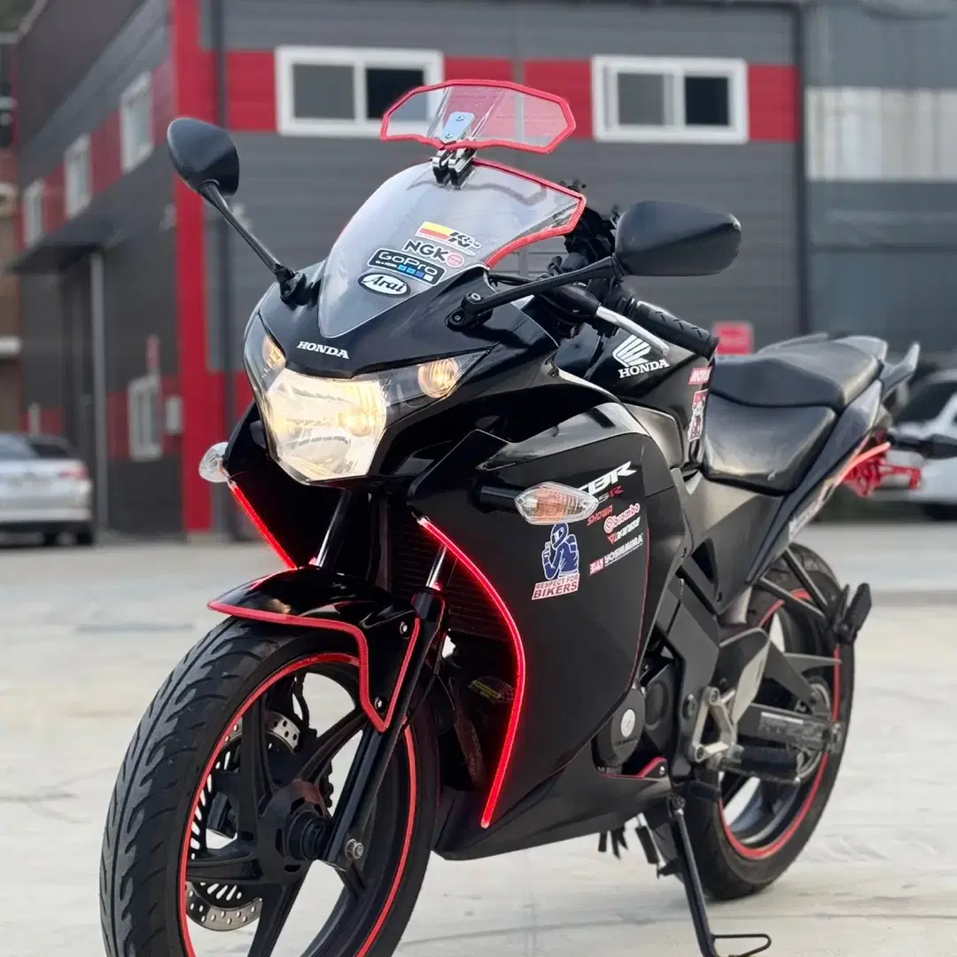 혼다cbr125r 14년식 2만km 튜닝잘된 차량 판매합니다