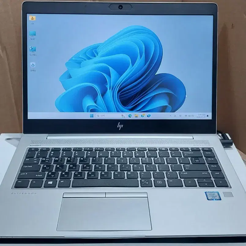 HP 840 G5/ 터치패드 상단 블, 하단 일부 불량!