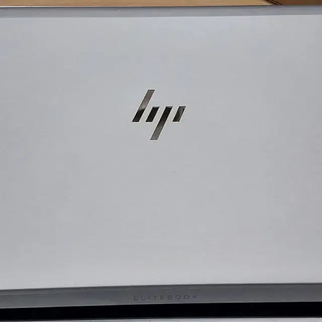 HP 840 G5/ 터치패드 상단 블, 하단 일부 불량!