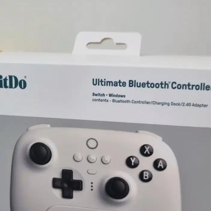 8bitdo 얼티메이트 블루투스 컨트롤러 화이트 팝니다.