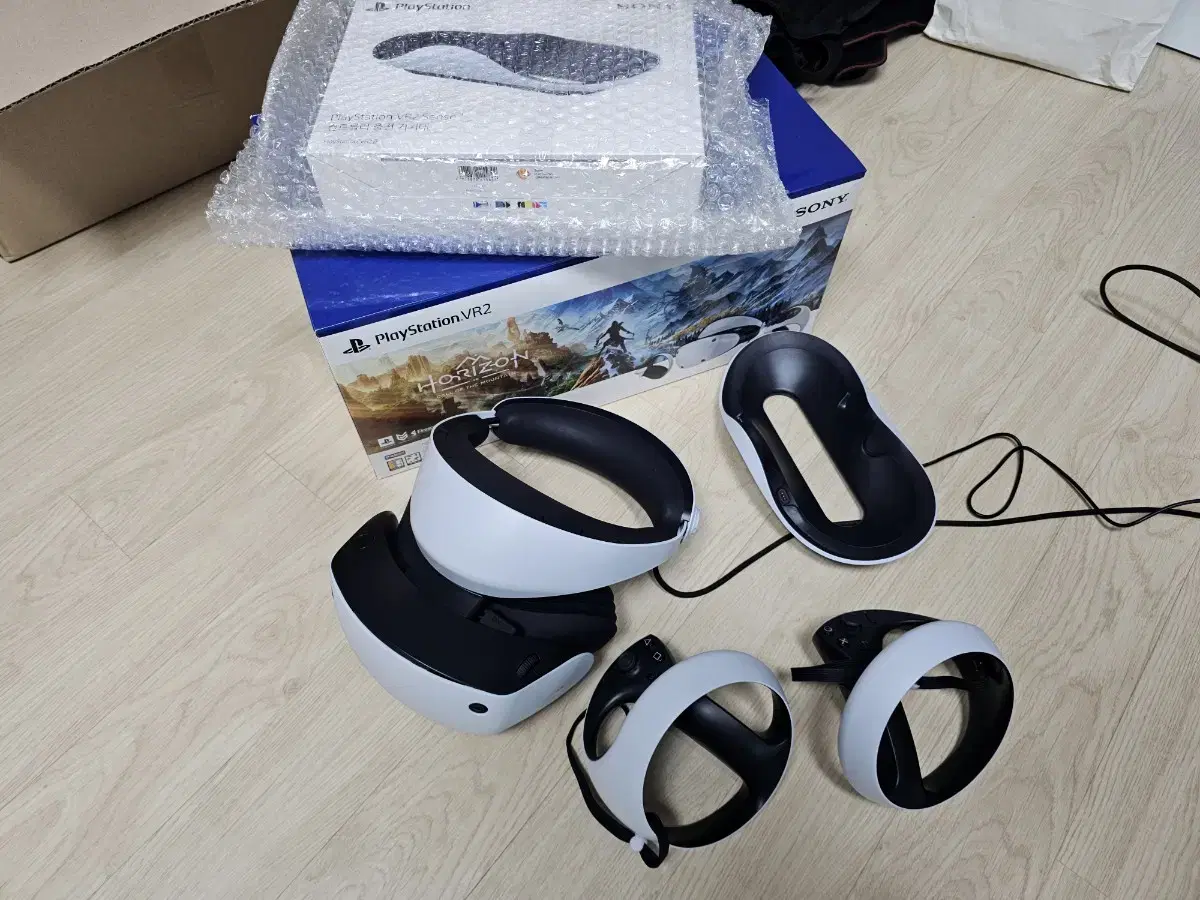 플스 PSVR2 및 정품충전기 팝니다.