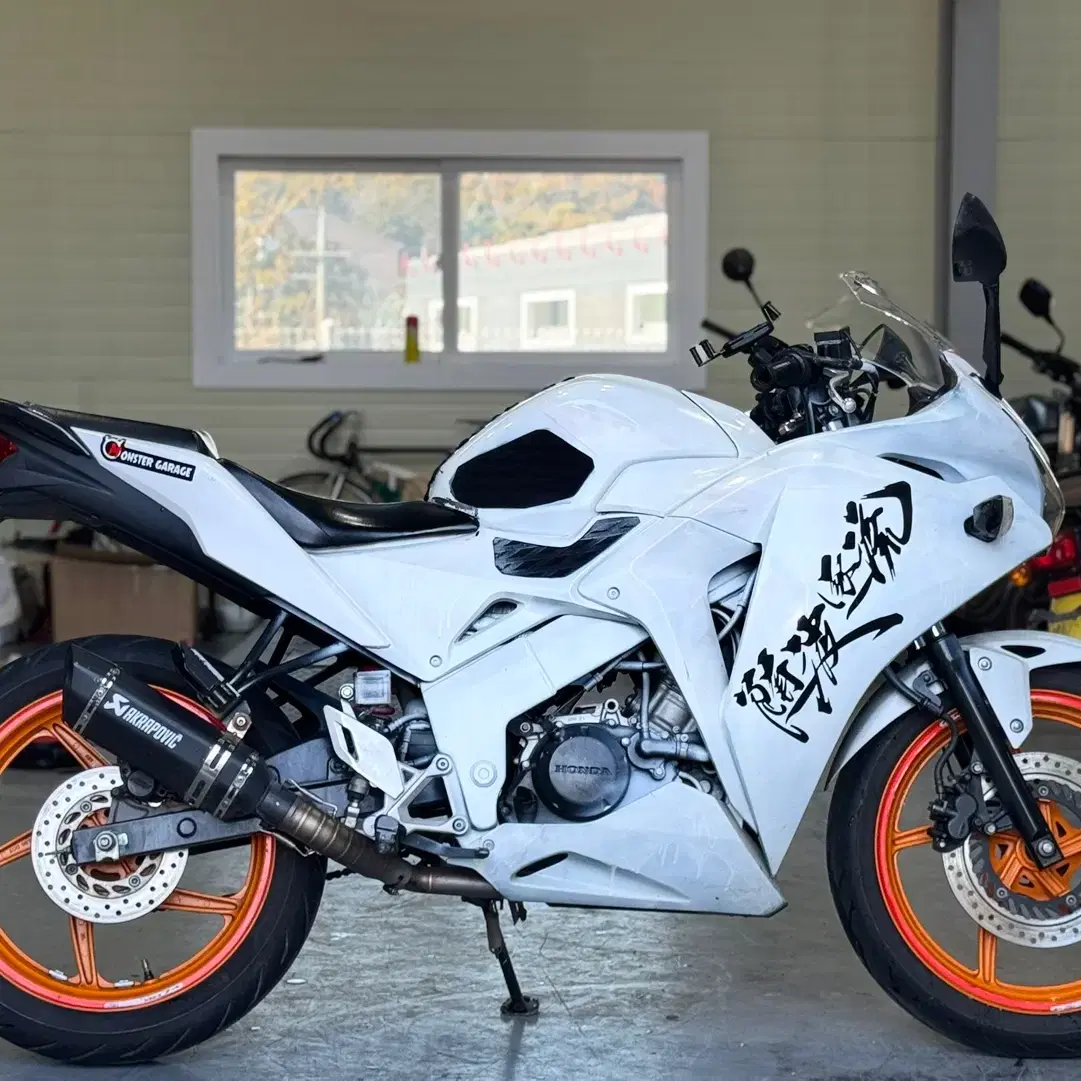 혼다cbr125r 12년식 3만km 아크라 구변완료된 차량 판매합니다.