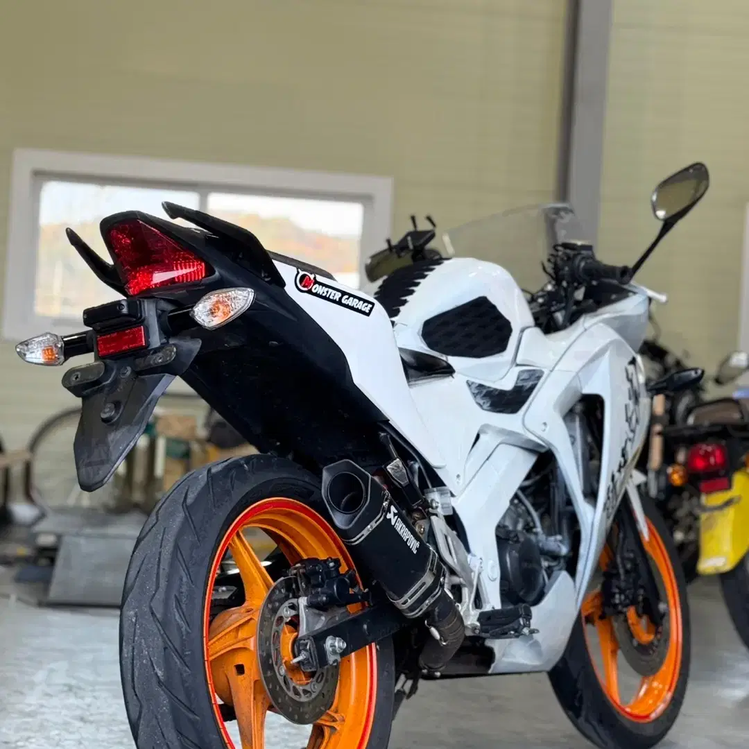 혼다cbr125r 12년식 3만km 아크라 구변완료된 차량 판매합니다.