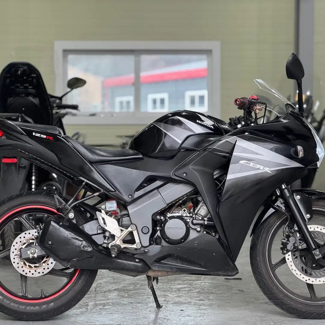 혼다cbr125r 15년식 3만km 흑마  관리잘된 차량 판매합니다.