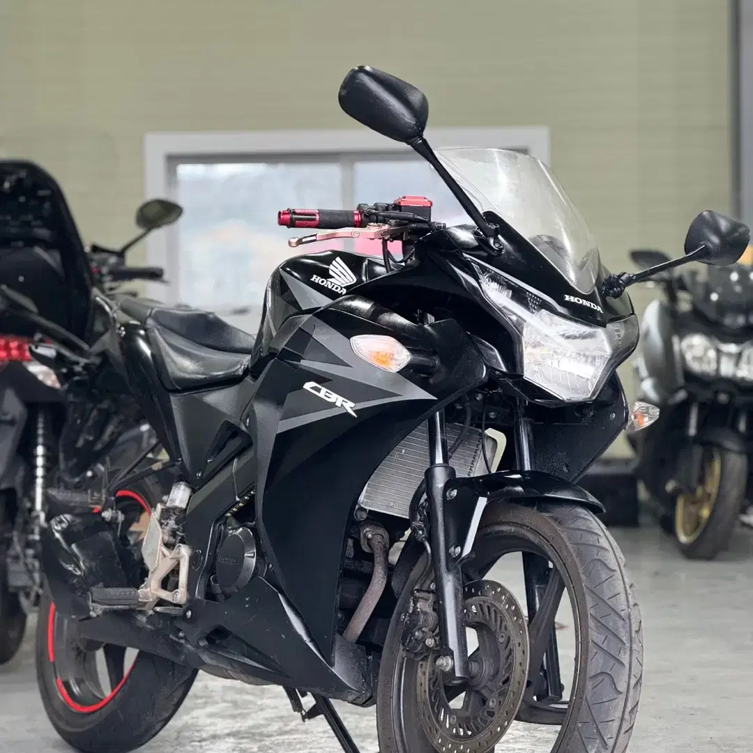 혼다cbr125r 15년식 3만km 흑마  관리잘된 차량 판매합니다.