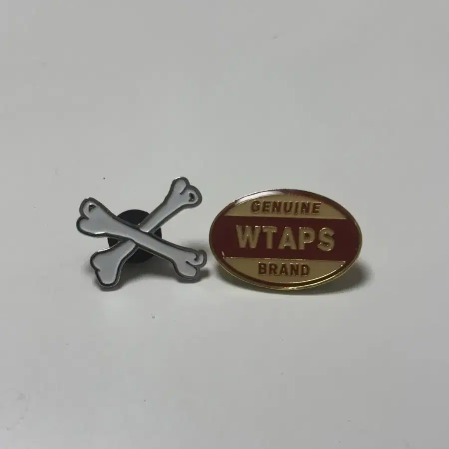 더블탭스 wtaps 뱃지 핀스