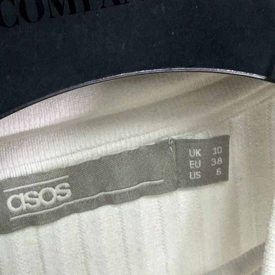 ASOS 화이트 슬리브리스 니트