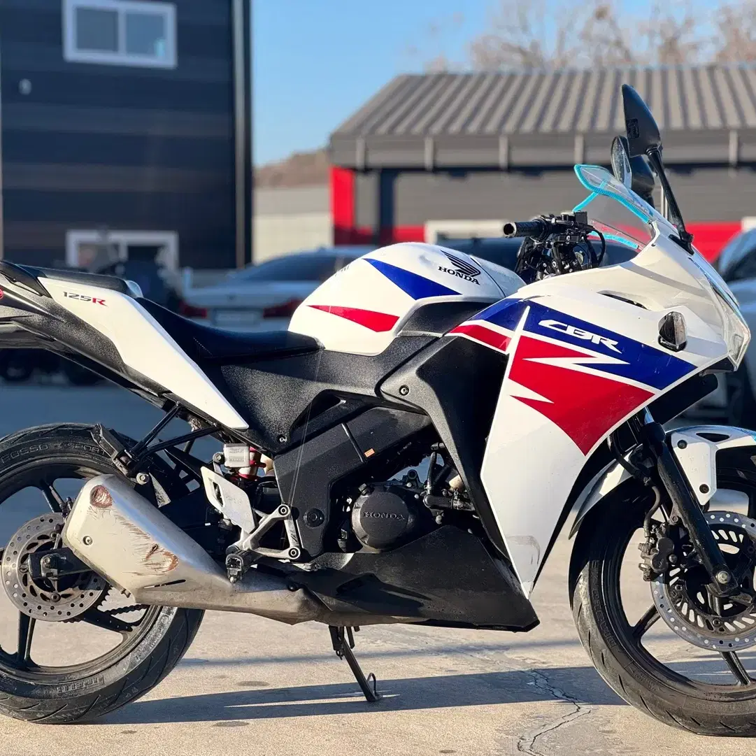 혼다cbr125r 16년식 3만km 건담 관리잘된차량 저렴히 판매합니다.