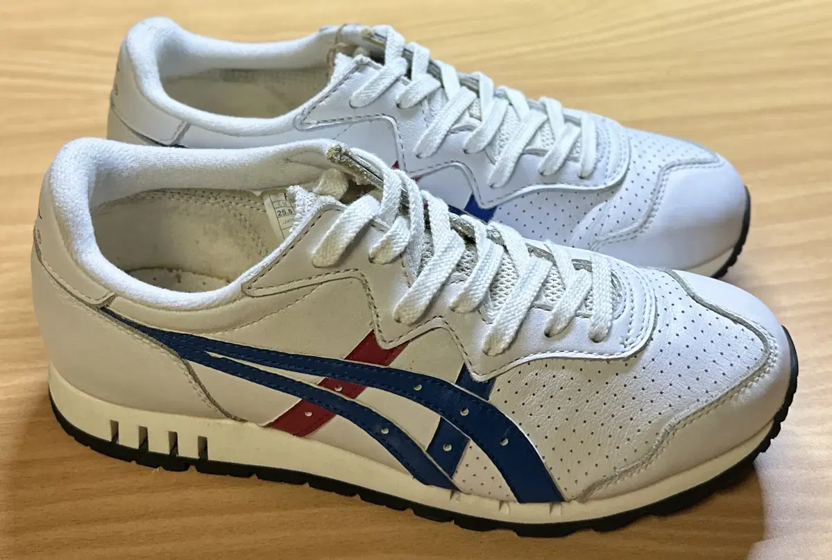 ONITSUKA TIGER 80S