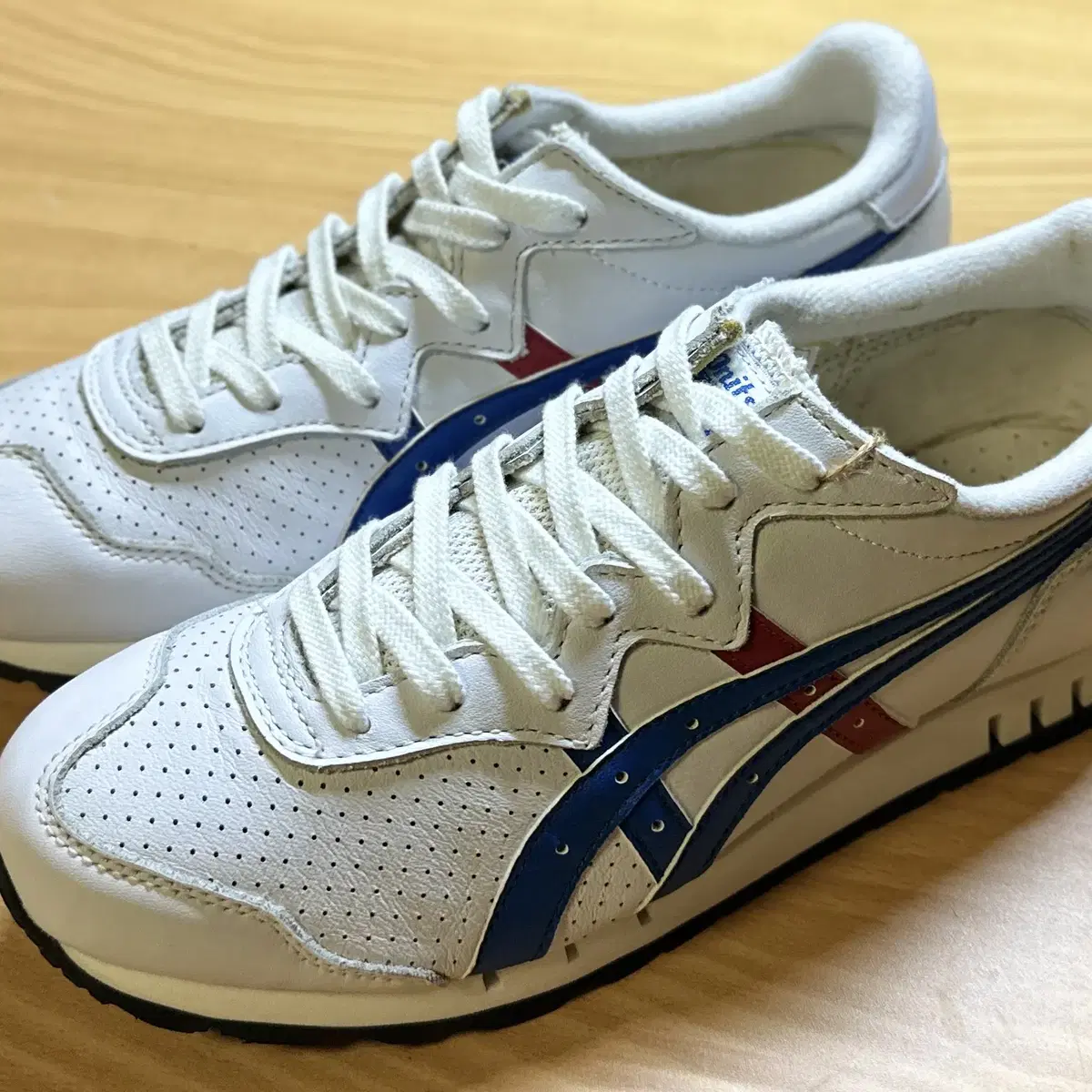 ONITSUKA TIGER 80S