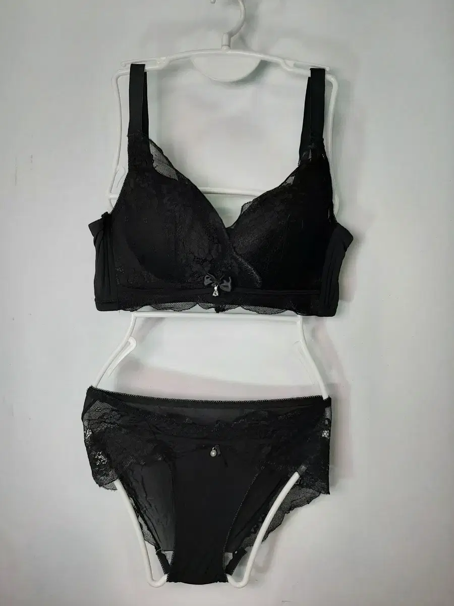 [S] Lace 4-Piece Bra Set, New Product