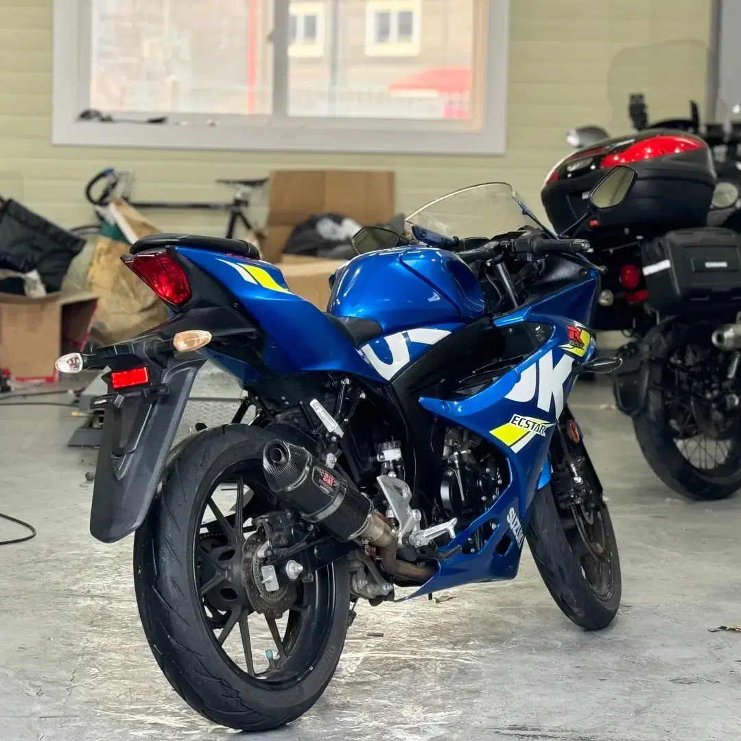 스즈키 gsxr125 19년식 1만km 요시무라 구변완료 판매합니다.