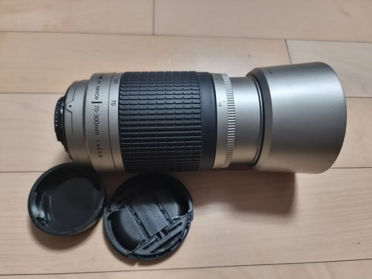 니콘 AF 70-300mm F4-5.6G 렌즈 팝니다