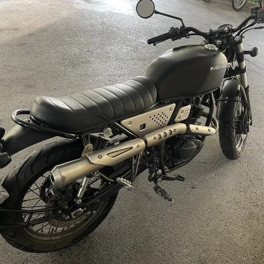 21년식 부캐너 125cc 클래식 바이크 오토바이