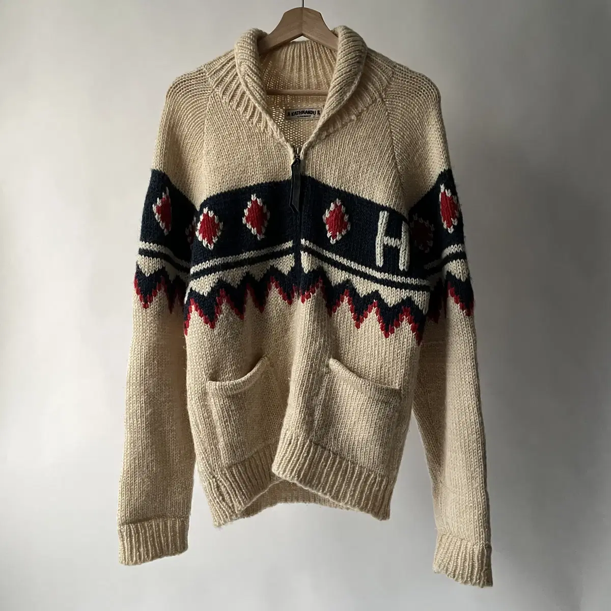 H.R.market wool 100% cowichan cardigan