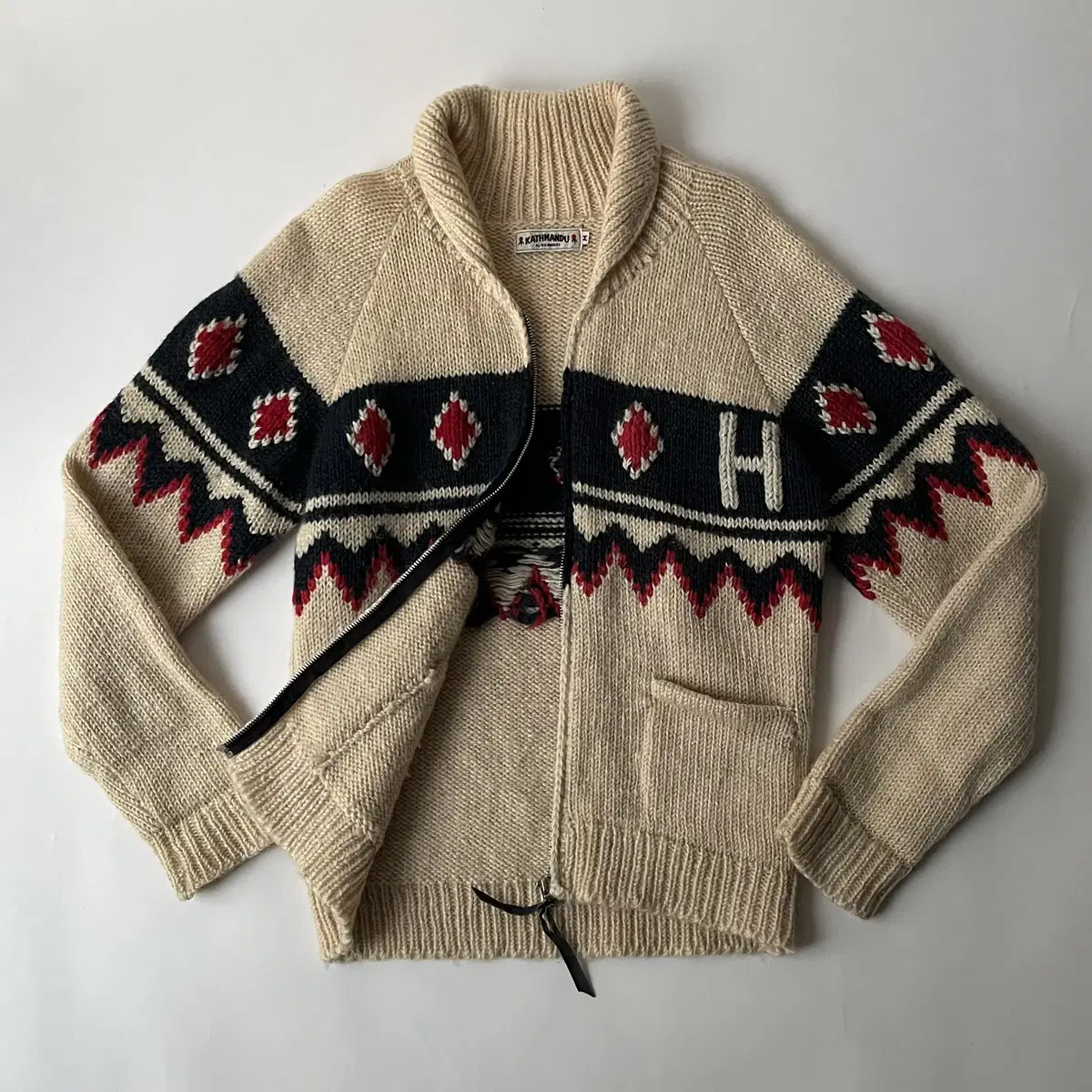 H.R.market wool 100% cowichan cardigan