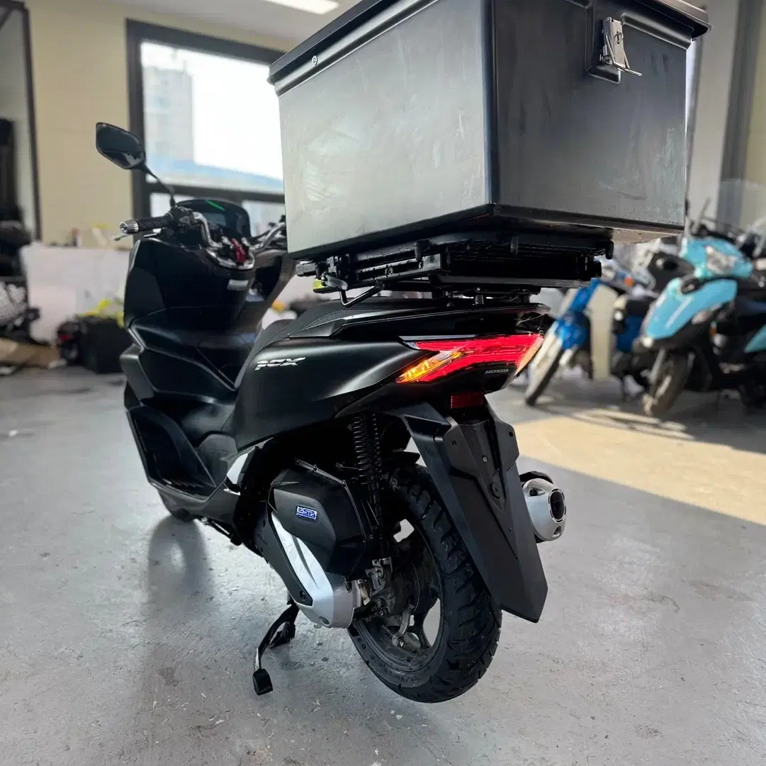 혼다 Pcx125 23년형 2천Km 신차급 판매합니다.