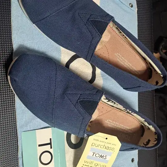 TOMS 탐스 네이비 캔버스 남성 270 새상품