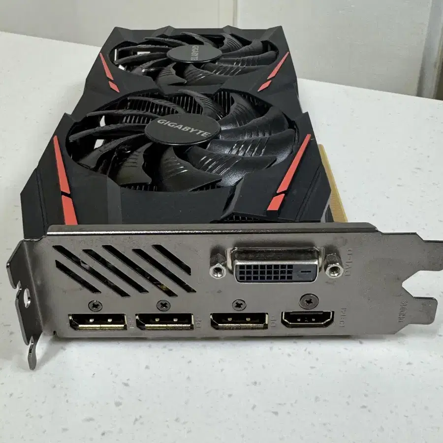 기가바이트 RX 570 그래픽카드