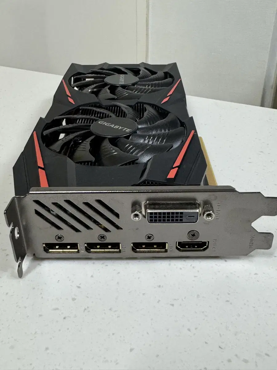 기가바이트 RX 570 그래픽카드