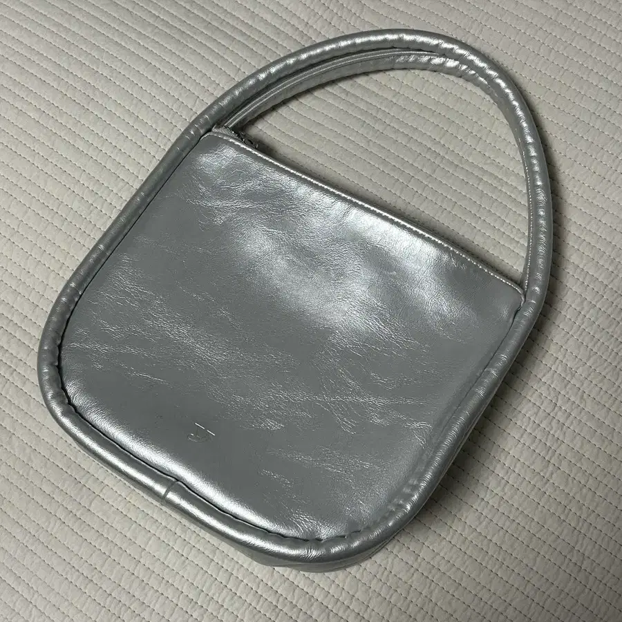 여밈 oval bag 실버