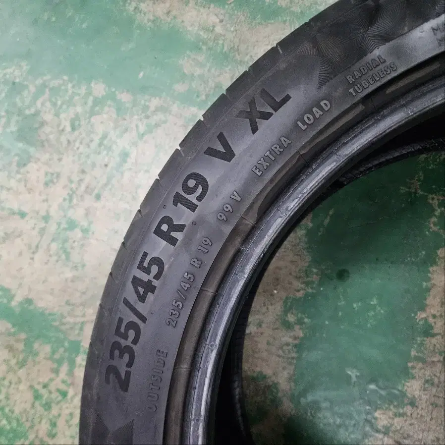 중고 콘티넨탈 235/45R19 & 2354519 타이어 판매합니다.