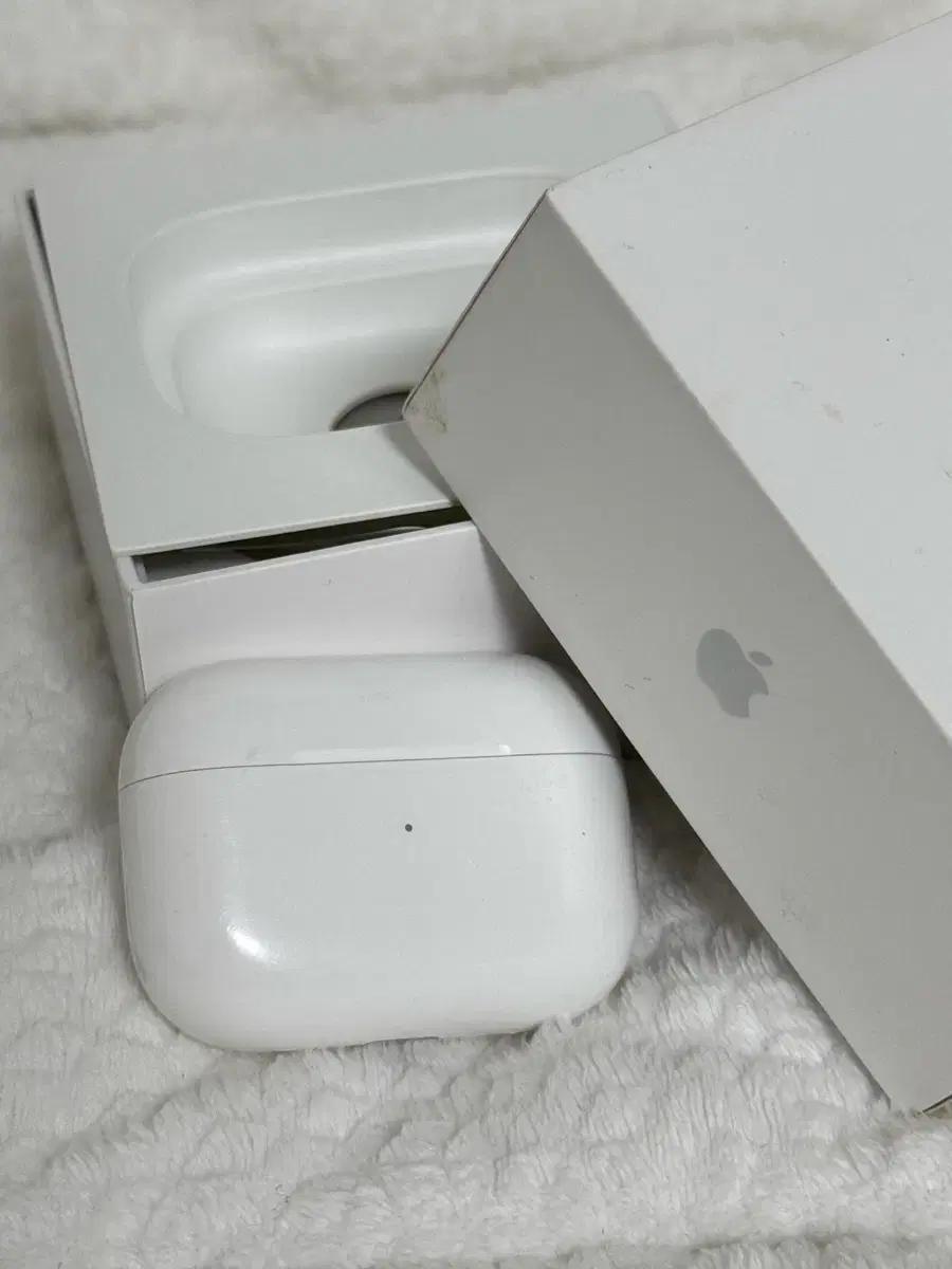 [Used] AirPods Pro 2 (Lightning + MacSafe)