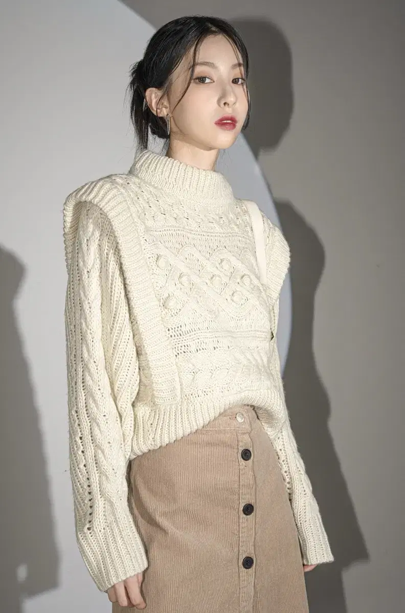 어반드레스 Fisherman Shoulder Knitwear IVORY