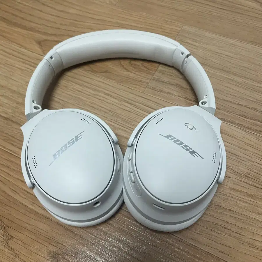 보스 QC45 화이트 (사용 10회 미만)