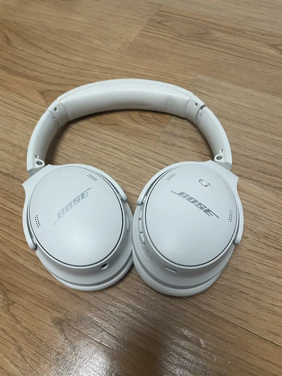 보스 QC45 화이트 (사용 10회 미만)