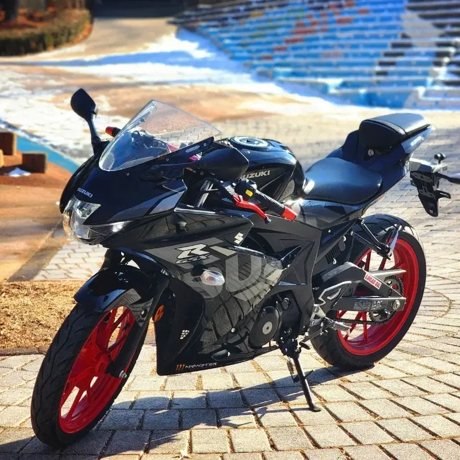 21년식 GSX-R125 블랙 9천키로 팝니다