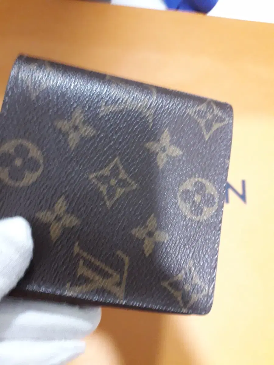 A+}Louis Vuitton Vahn Wallet((Verified Authentic))