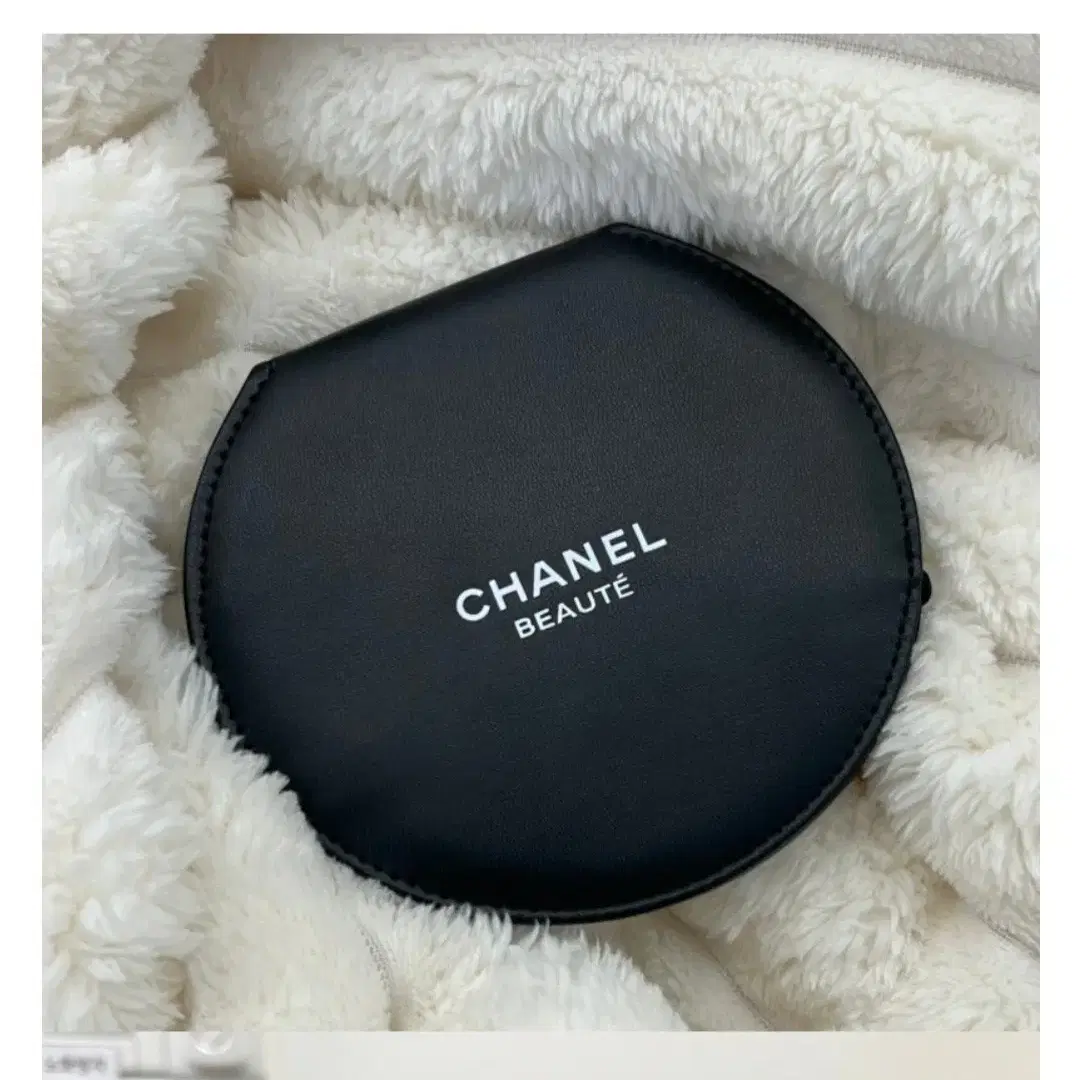 CHANEL 샤넬 파우치 거울