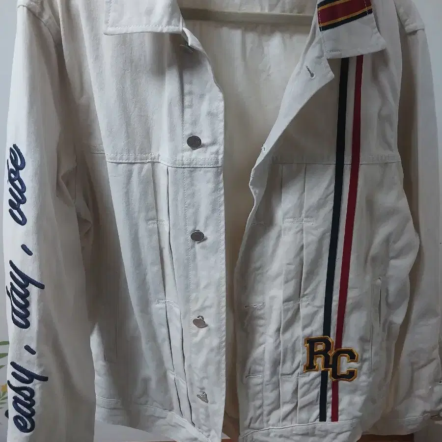 로맨틱크라운 Double Line Trucker Jacket Oatmea