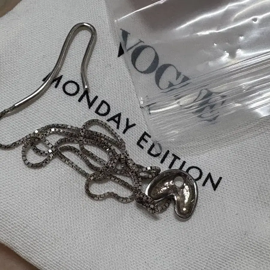 파티애프터다크 목걸이 stay calm moon necklace 2