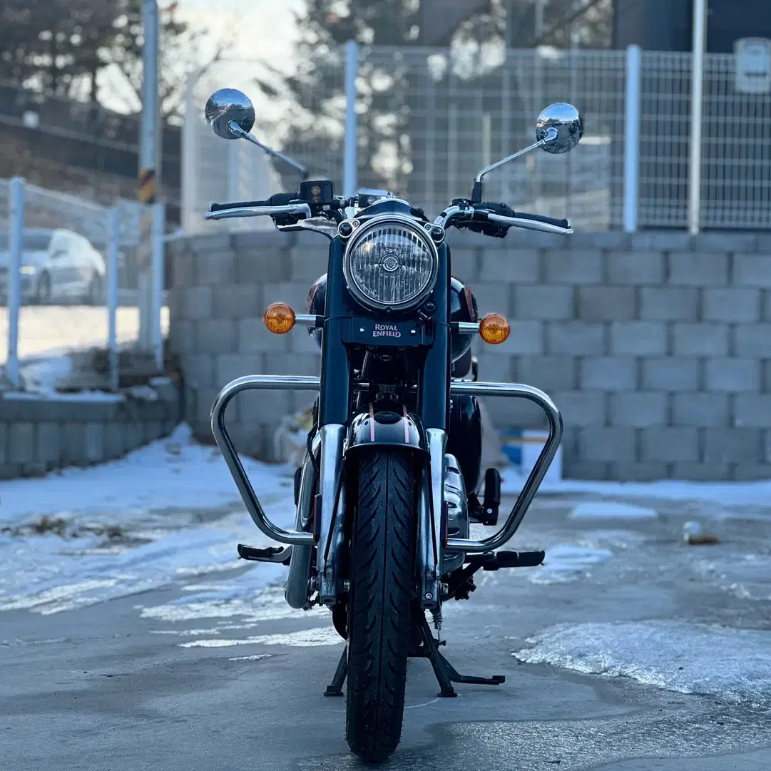 로얄엔필드 클래식350 22년식 900km 무꿍 신차급 앞뒤블박 판매