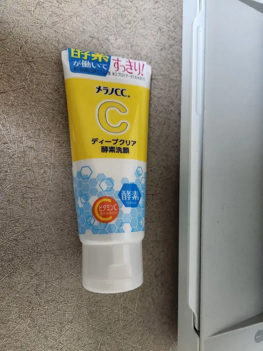 Melano CC Enzyme Face Wash