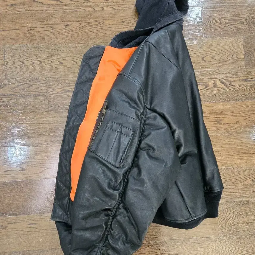 발렌시아가 23fw 가죽봄버자켓 사진 2