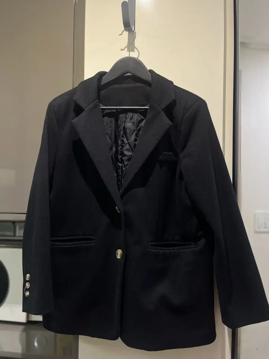 Black vahn coat (lined with quilting) for winter