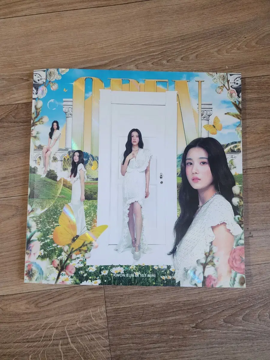 권은비 1집 Open 앨범 판매합니다.