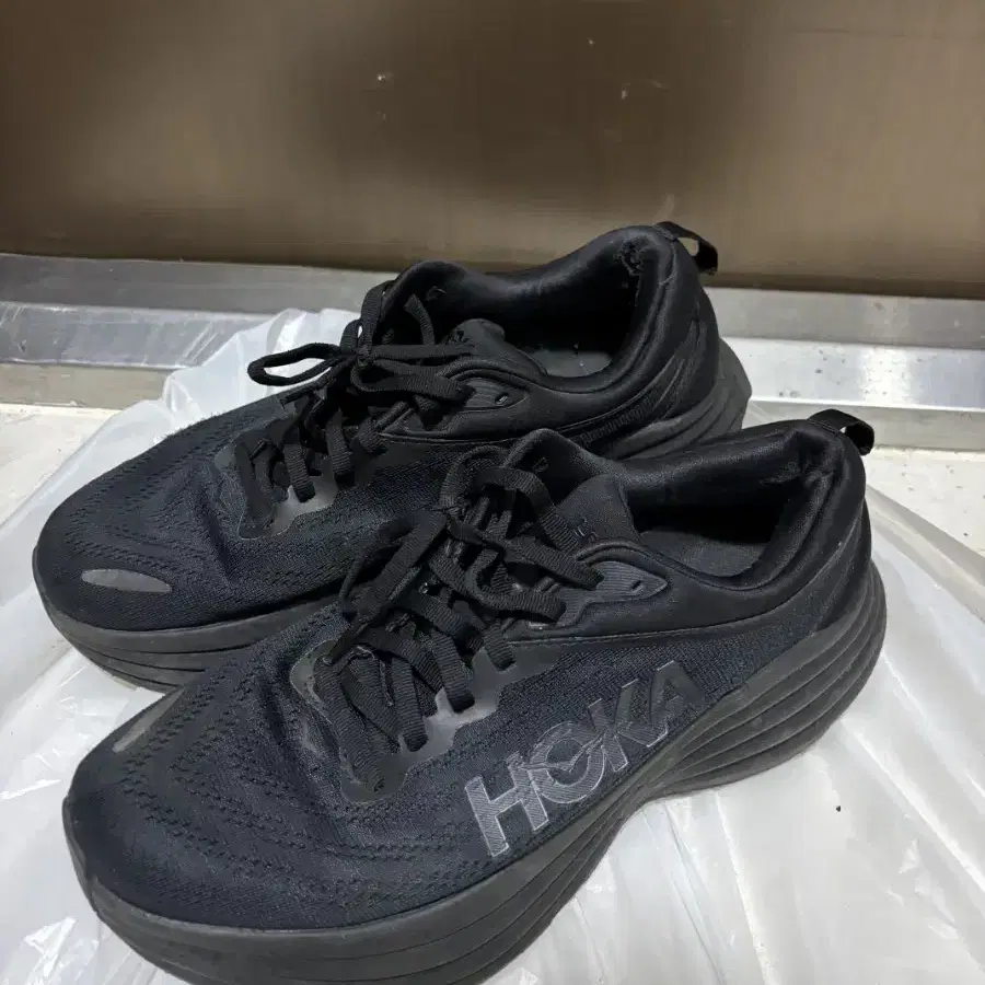 HOKA 호카 본디8 운동화 270